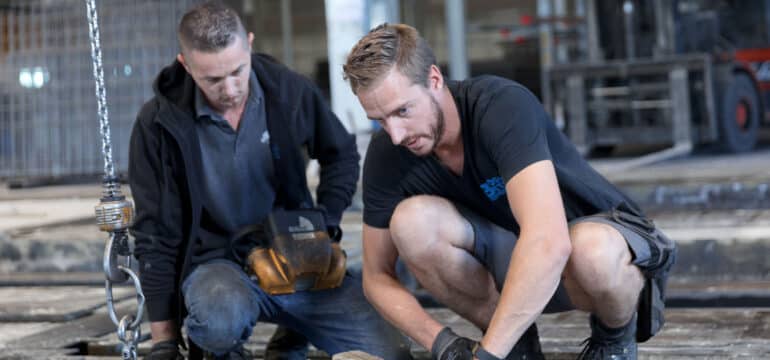 Vakmannen aan het werk in de duurzame fabriek van Bosch Beton