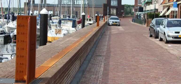 Bosch Beton - 330 meter lange zelfsluitende waterkering in Spakenburg