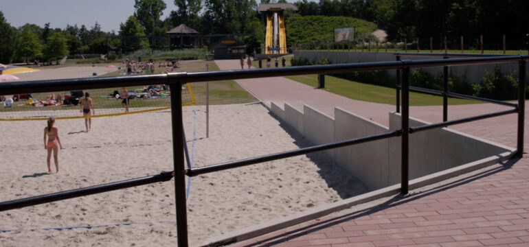 Bosch Beton - Keerwanden als afscheiding en geluidsscherm op recreatiepark BillyBird in Volkel